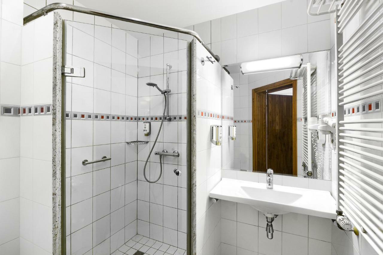 Hotel Olympic Wronki  Buitenkant foto