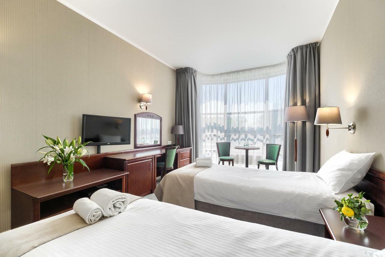 Hotel Olympic Wronki  Buitenkant foto